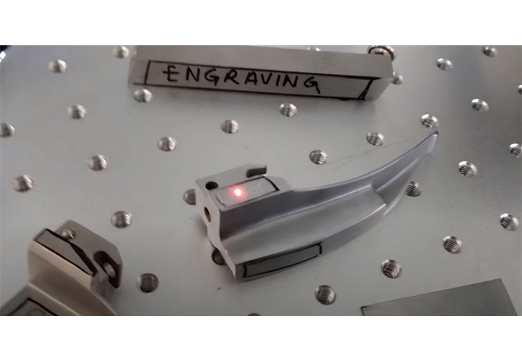 SIGN-CNC 光纤打标机打标金属件